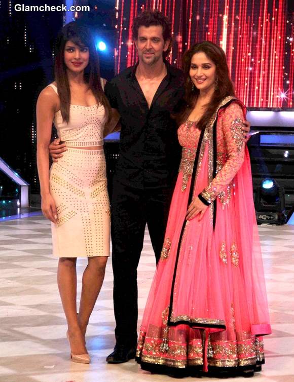 Hrithik and Priyanka Promote “Krrish 3” on Jhaak Dikhlaa Ja Season ...