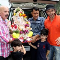 Hrithik Roshan Immerses Ganesh Idol in Mumbai with Family