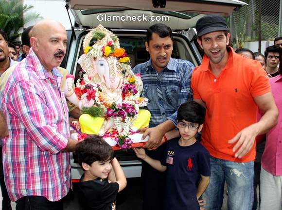 Hrithik Roshan Immerses Ganesh Idol in Mumbai with Family