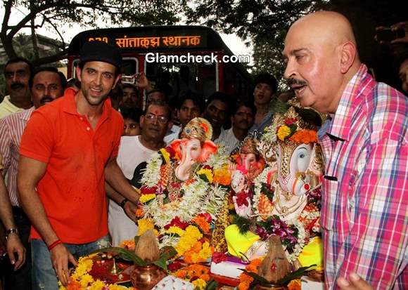 Hrithik Roshan with his father Rakesh Roshan at immersion of Ganesh idol 2013