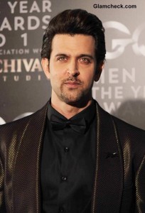 Hritik Roshan’s New Hairstyle – Sports a Ponytail at GQ Man of the Year ...