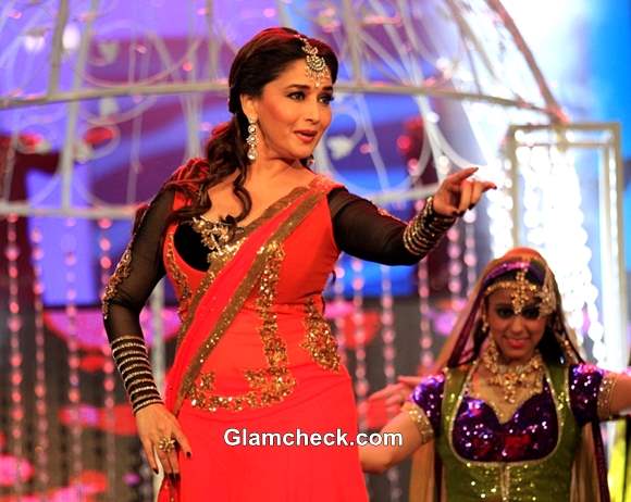 Madhuri Dixit performing at the SAIFTA Award ceremony