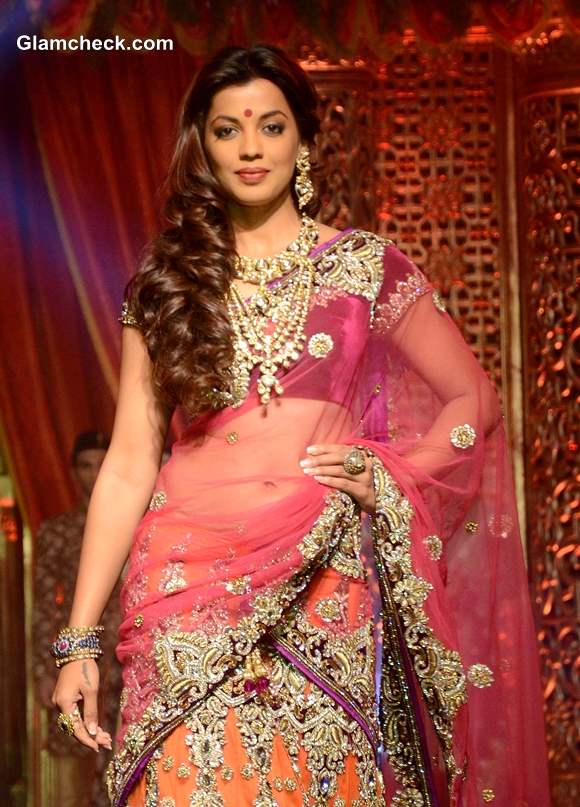 Mugdha Godse 2013 Vikram Phadnis Bridal Couture Collection