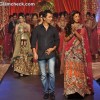 Mugdha Godse Showstopper for Vikram Phadnis at Bridal Couture Show 2013