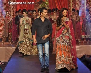 Mugdha Godse Showstopper for Vikram Phadnis at Bridal Couture Show 2013