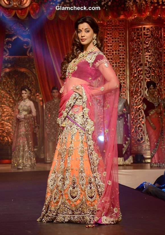 Mugdha Godse at 2013 Vikram Phadnis Bridal Couture Collection