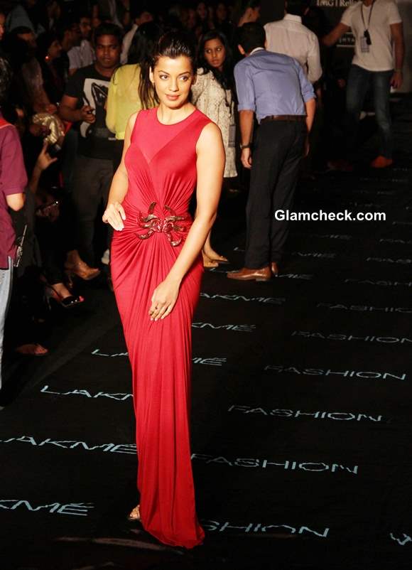 Mugdha Godse in Amit Agarwal Gown at LFW Winter-Festive 2013