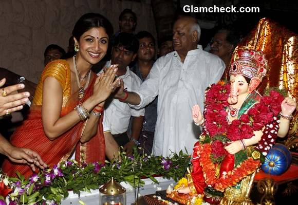 Shilpa Shetty and Family at Ganesh Visarjan 2013