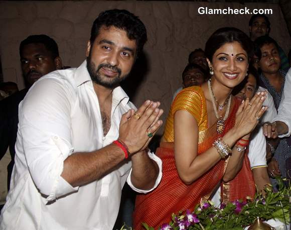 Shilpa Shetty and Raj Kundra at Ganesh Visarjan 2013