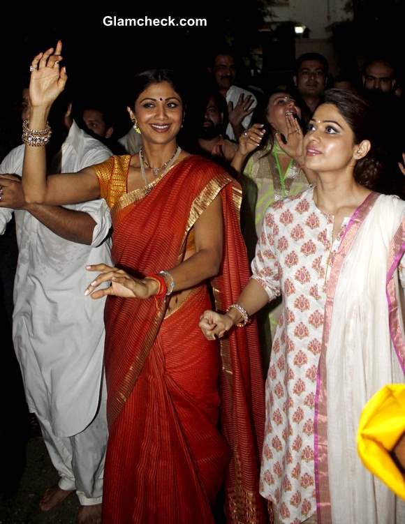Shilpa Shetty and Shamita Shetty at Ganesh Visarjan 2013
