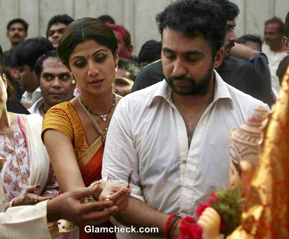 Shilpa Shetty with Raj Kundra at Ganesh Visarjan 2013