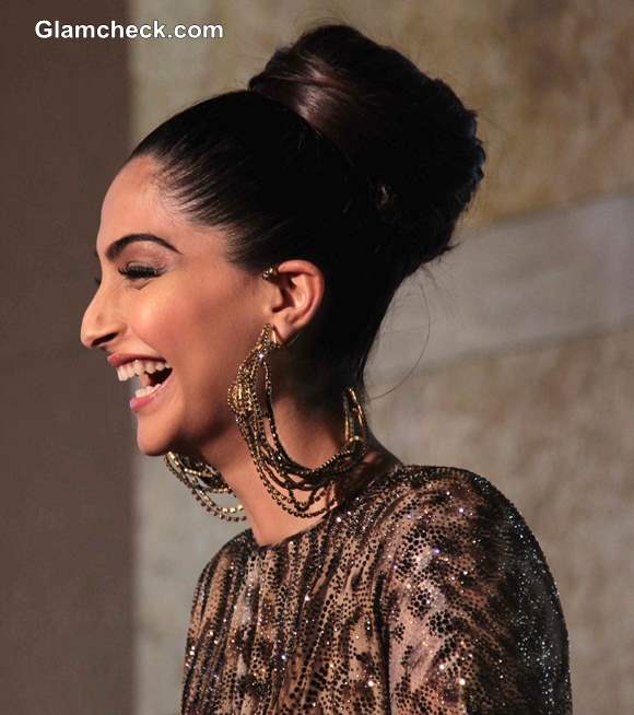 Sonam Kapoor Hairstyle Makeup at GQ Men of the Year Awards 2013