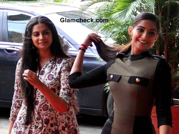 Sonam Kapoor with sister Rhea Kapoor 2013