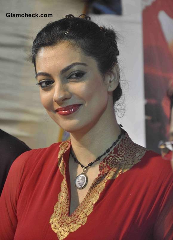 Yukta Mookhey in Red Anarkali Ganesh Chaturthi 2013