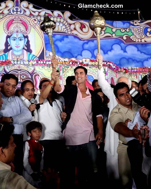 Akshay Kumar Celebrates Dussehra in Delhi