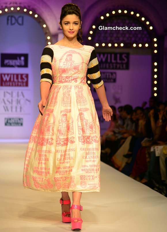 Alia Bhatt Walks for Masaba at Wills Lifestyle India Fashion Week 2013