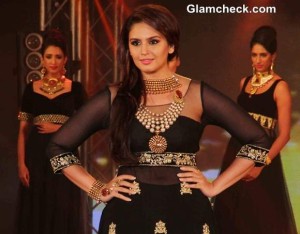 Huma Qureshi at 2013 IBBS Fashion Show