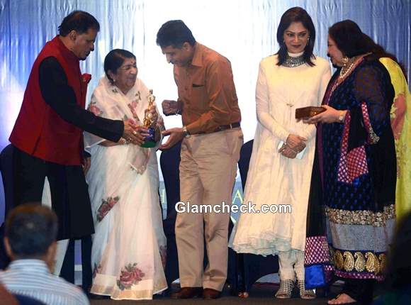 Lata Mangeshkar Receives First Yash Chopra Memorial Award 2013