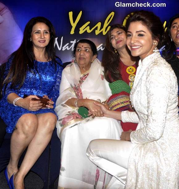 Lata Mangeshkar Receives Yash Chopra Memorial Award