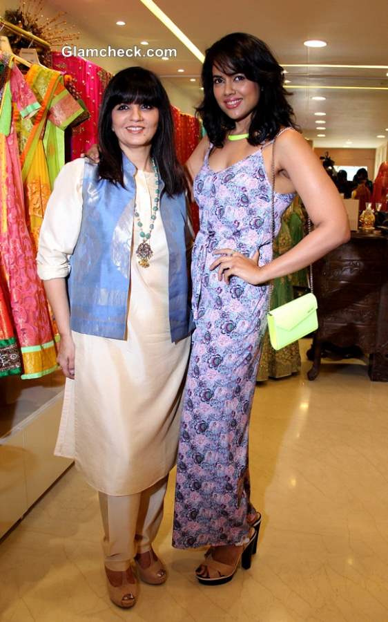 Neeta Lulla with Sameera Reddy during the preview of her 2013 bridal collection
