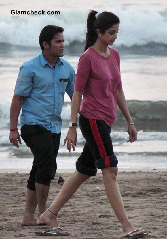 Shilpa Shetty Takes a Stroll on Juhu Beach