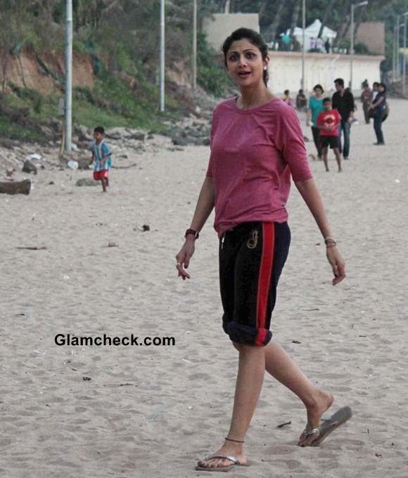 Shilpa Shetty seen at Juhu Beach