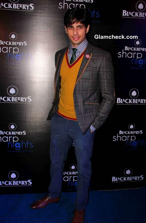 Sidharth Malhotra at Blackberry Sharp Nights 2013