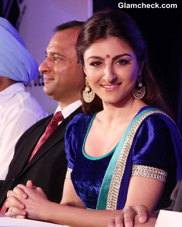 Soha Ali Khan Enourages Youth to Participate in Polls