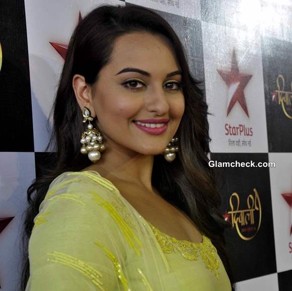 Sonakshi Sinha Diwali Celebrations 2013