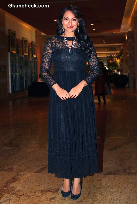 sonakshi sinha in black dress