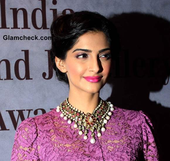 Sonam Kapoor 2013 Hairstyle Makeup