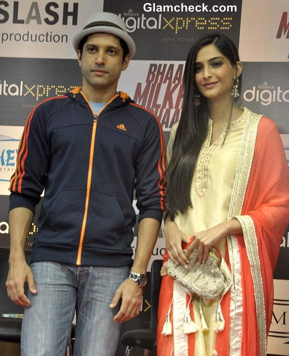 Sonam Kapoor and Farhan Akhtar Launch Bhaag Milkhaa Bhaag on Home Video