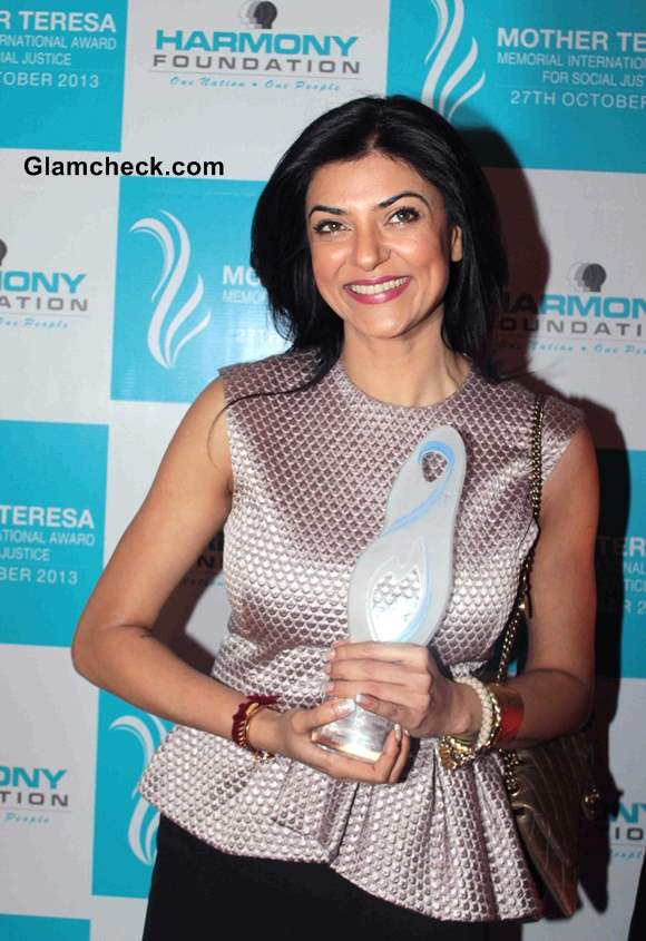 Sushmita Sen awarded Mother Teresa International Award 2013