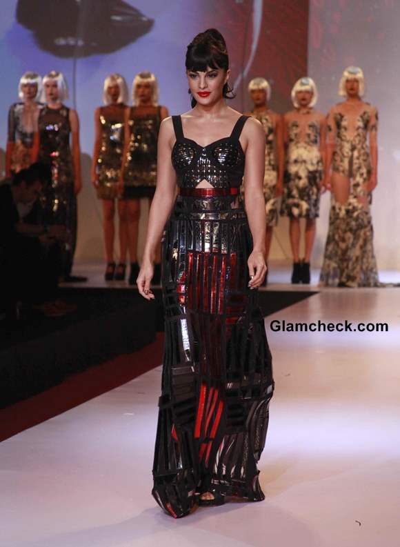 Jacqueline Fernandez in Falguni Shane Peacock gown at SIFW 2013