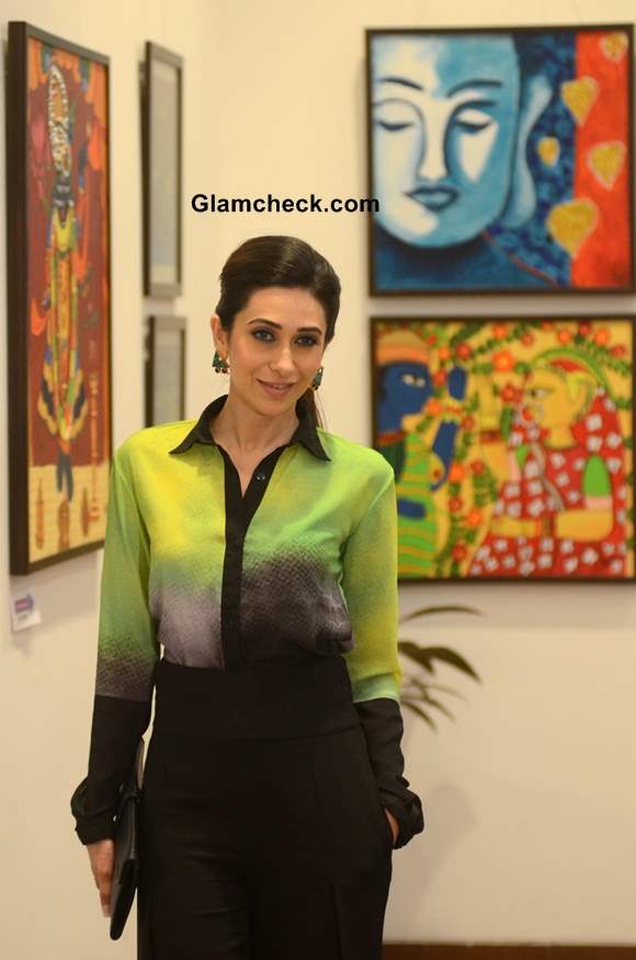 Karisma Kapoor at Bal Disha Art Exhibition in Mumbai