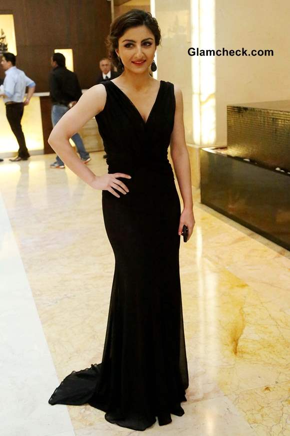 Soha Ali Khan Inaugurates Glamour 2013 in Exquisite Black Evening Gown