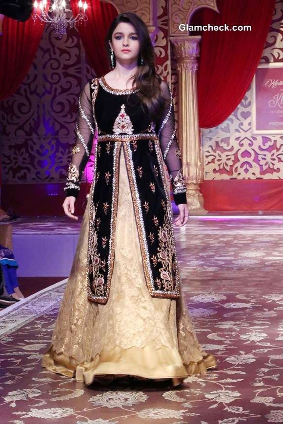 Alia Bhatt for Kavita and Meenu at Khwaab Bridal Couture 2013