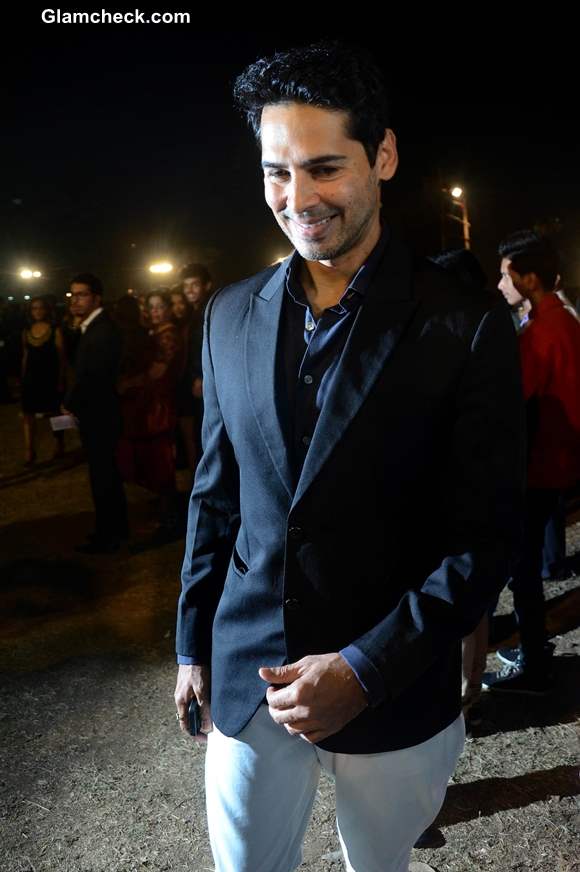 Dino Morea at the Midnight Mass on Christmas Eve 2013