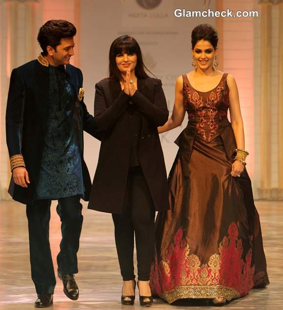 Genelia and Riteish at IBFW 2013 Mumbai  for Neeta Lulla