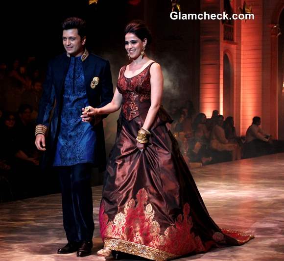 Genelia and Riteish for Neeta Lulla IBFW 2013 Mumbai