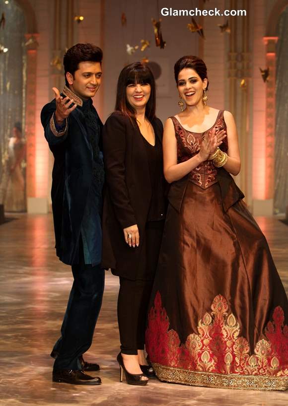 Genelia and Riteish for Neeta Lulla at IBFW 2013 Mumbai