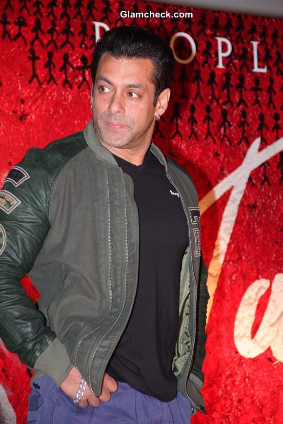 Salman Khan Launches Jai Ho Trailer in Mumbai