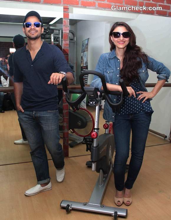 Soha Ali Khan and Kunal Khemu Go Blue for Heal Institute Inauguration