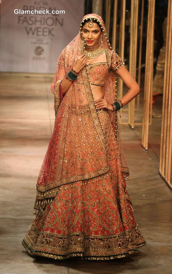 Ivory & Red Embroidered Lehenga Set Design by Tarun Tahiliani at Pernia's  Pop Up Shop 2024