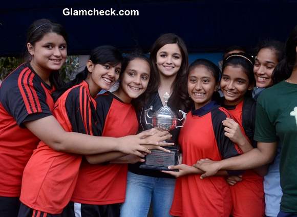 Alia Bhatt 2014 at Mumbai School Prize Distribution Ceremony