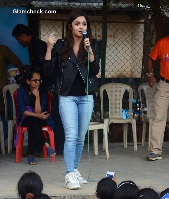 Alia Bhatt Casual style at Mumbai School Prize Distribution Ceremony