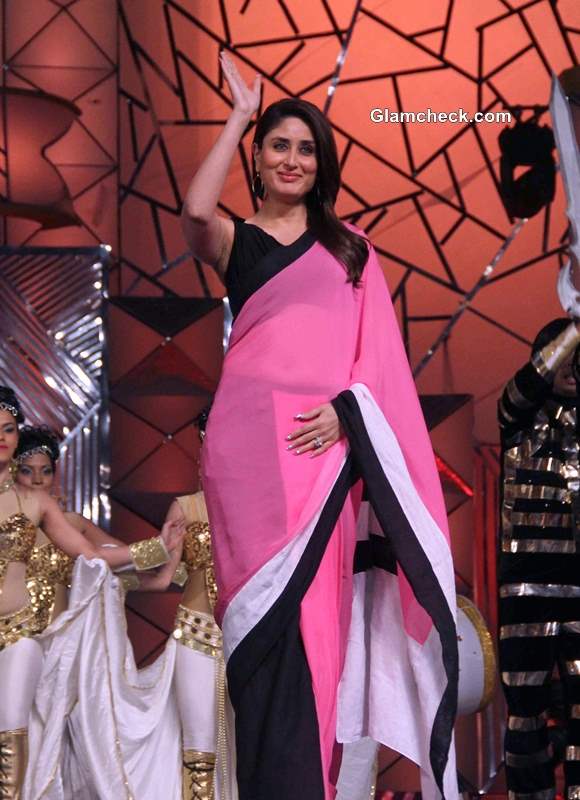 Kareen kapoor in Pink Sari at Umang 2014