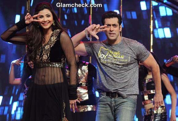 Salman Khan and Daisy Shah Promote Jai Ho on Dance India Dance