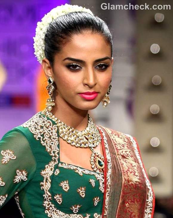 Gorgeous And Stunning Gajra Hairstyles You Need To Pin Down For Your  Wedding – ShaadiWish