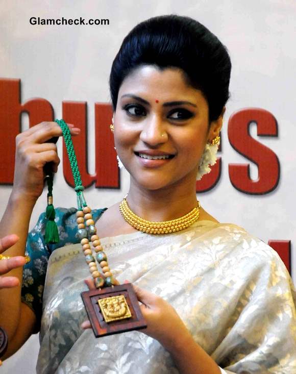 Konkona Sen Sharma Launches Gold Collection in Gold Sari